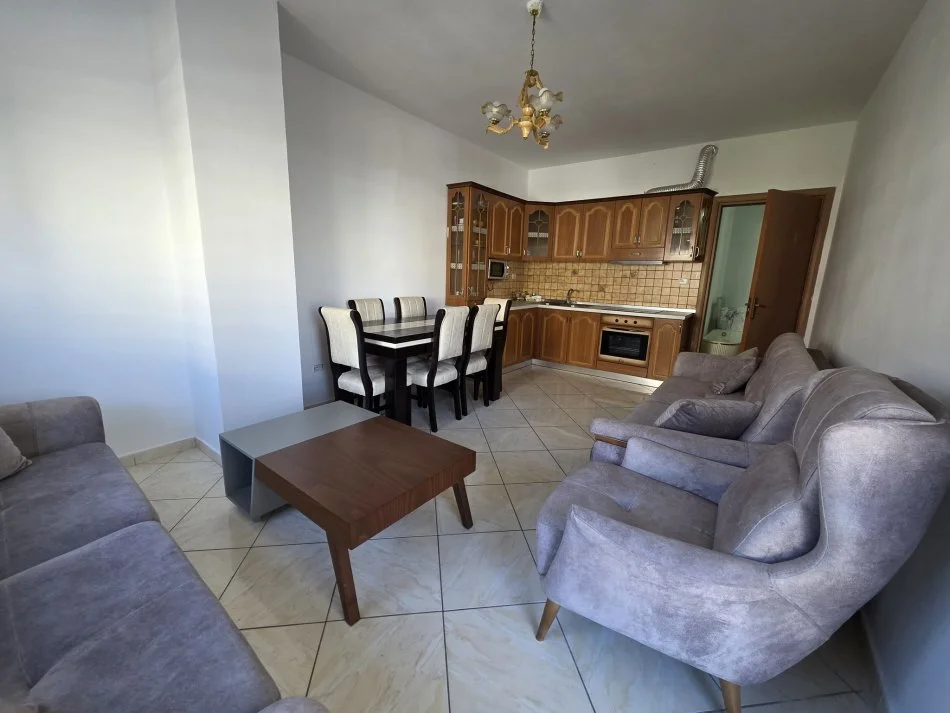 Durres, jepet me qera apartament ne plazh 1+1+Ballkon , 350 € (plazh)