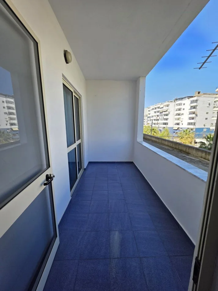 Durres, jepet me qera apartament ne plazh 1+1+Ballkon , 350 € (plazh)