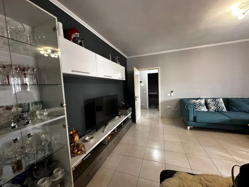 Tirane, shitet apartament 2+1+Ballkon Kati 5, 123 m² 140.000 € (rruga 3 deshmoret)