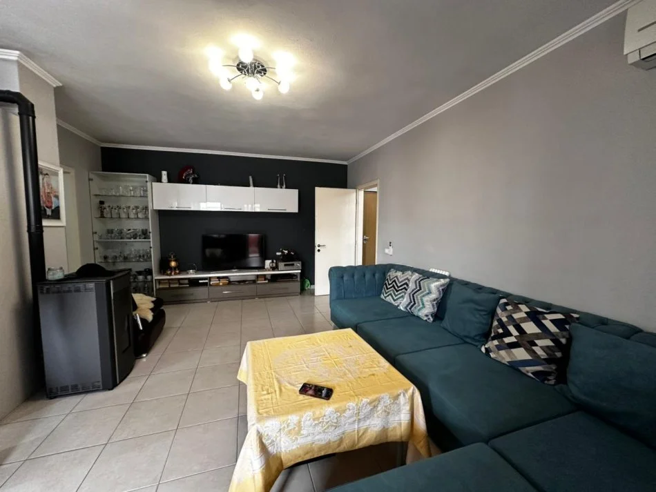 Tirane, shitet apartament 2+1+Ballkon Kati 5, 123 m² 140.000 € (rruga 3 deshmoret)