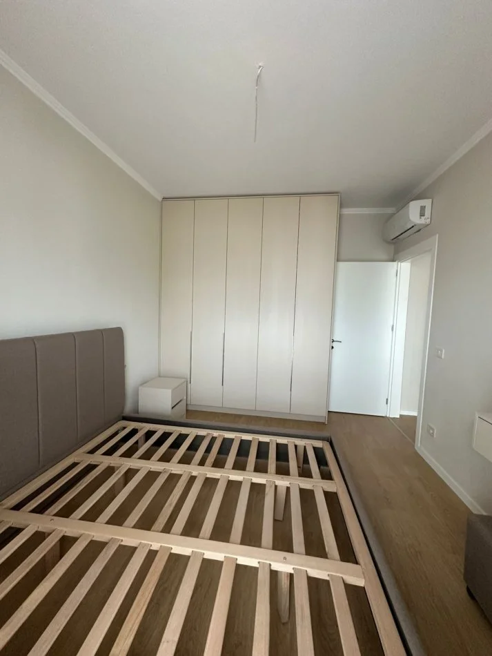Tirane, jepet me qera apartament 1+1+Ballkon Kati 3, 65 m² 700 € (Mine Peza Residence)