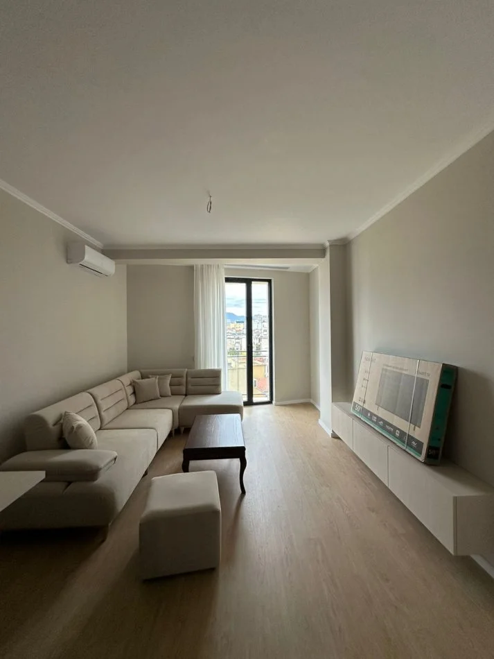 Tirane, jepet me qera apartament 1+1+Ballkon Kati 3, 65 m² 700 € (Mine Peza Residence)