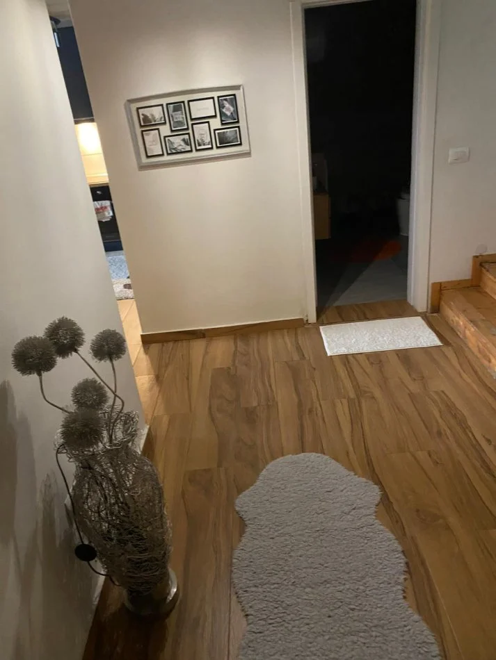 Tirane, jepet me qera apartament duplex 2+1+Ballkon Kati 1, 80 m² 550 € (Golden Park 3)