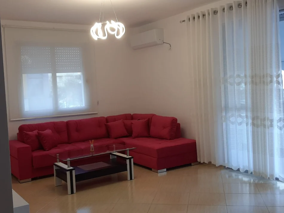 JEPET ME APARTAMENT 1+1  500 € (VLORE LUNGOMARE)