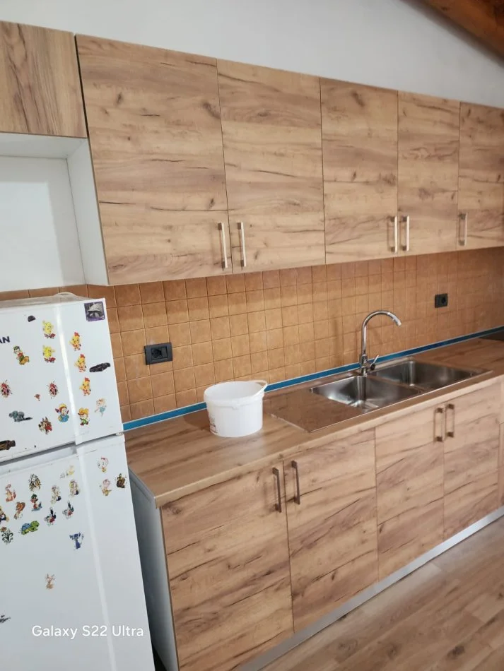 Tirane, jap me qera apartament 2+1+Ballkon Kati 2, 60 m² 360 € (afer kryegjyshates)