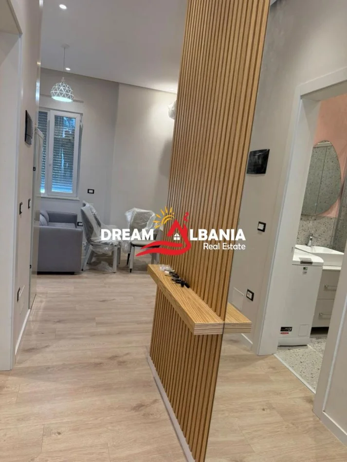 Tirane, jepet me qera apartament 1+1 , 55 m² 600 € (Qender)