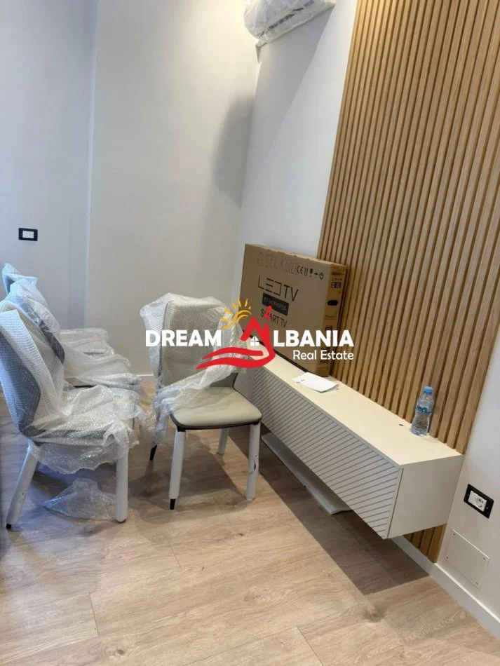 Tirane, jepet me qera apartament 1+1 , 55 m² 600 € (Qender)