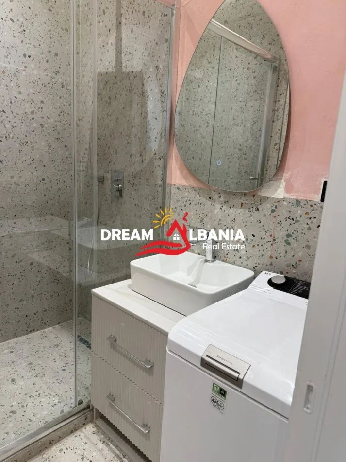 Tirane, jepet me qera apartament 1+1 , 55 m² 600 € (Qender)