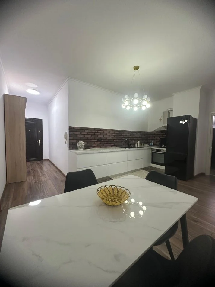 Tirane, jepet me qera apartament 1+1 Kati 3, 60 m² 650 € (Kopshtit Zoologjik.)