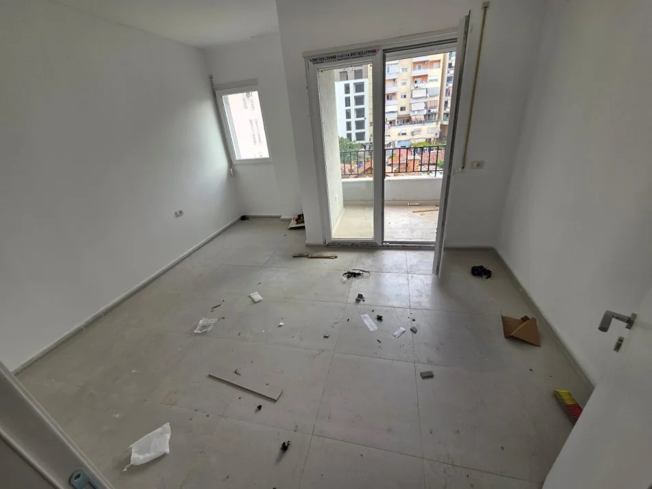 Tirane, shitet apartament 1+1 Kati 3, 73 m² 196.000 € (Pazari i Ri)