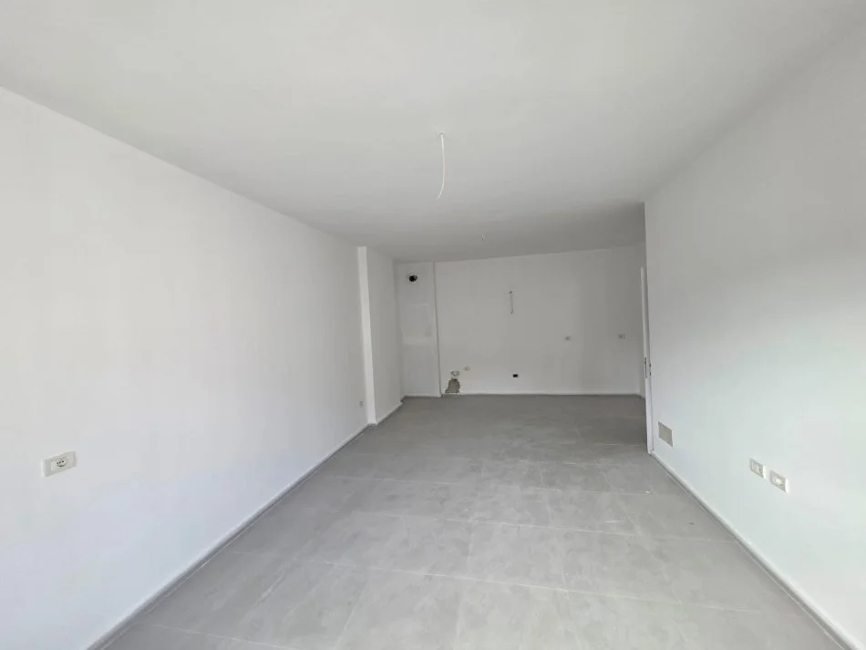 Tirane, shitet apartament 1+1 Kati 3, 73 m² 196.000 € (Pazari i Ri)