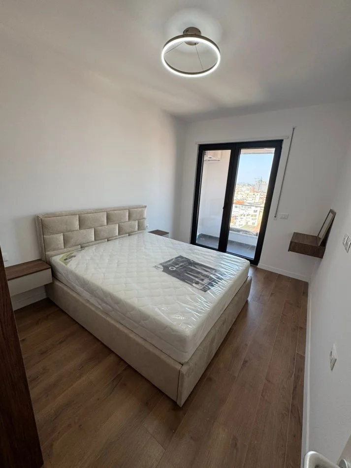 Tirane, jepet me qera 1+1 , 800 € (komuna e parisit)