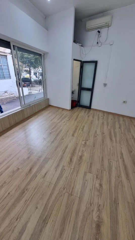 Jepet me Qira Dyqan 16 m² në Qender te Tiranes tek  Fortuzi, vetëm 10 metra nga Rruga Kryesore, Kati 0, 16 m² 300 €uro