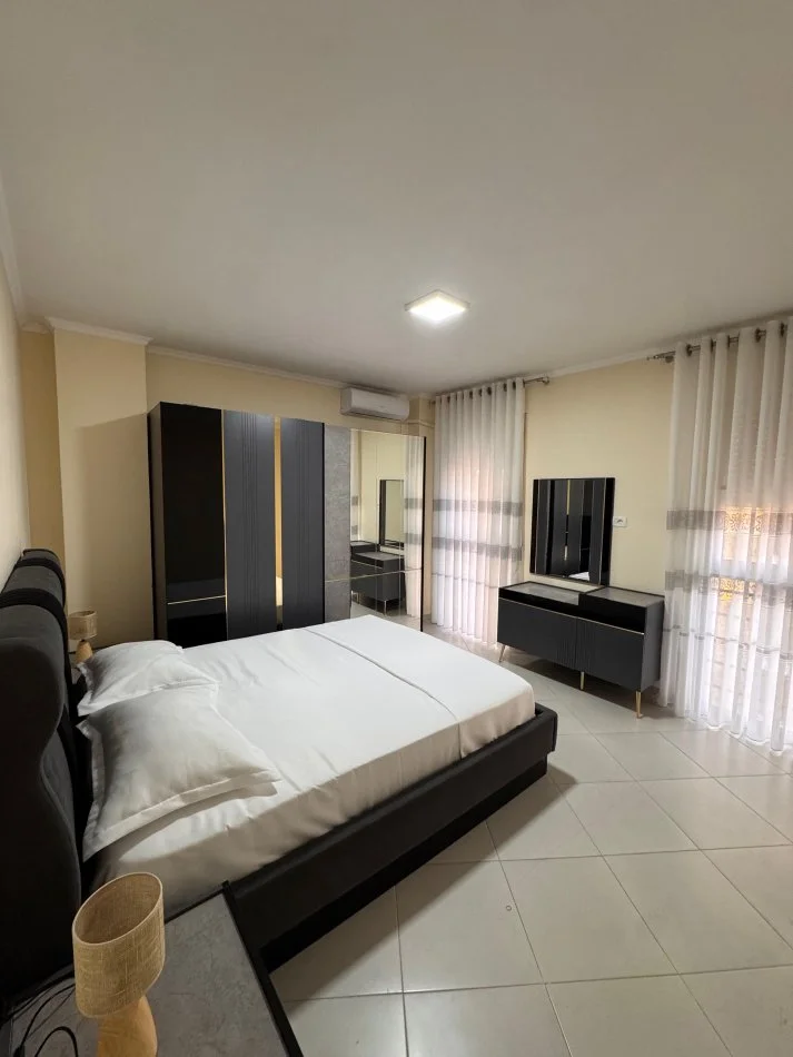 Tirane, jap me qera apartament 2+1+Ballkon Kati 5, 107 m² 800 € (prokuroria)