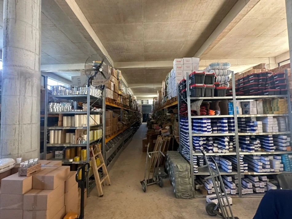 Tirane, jepet me qera magazine Kati 0, 1.400 m² 7.700 € (Top Channel)