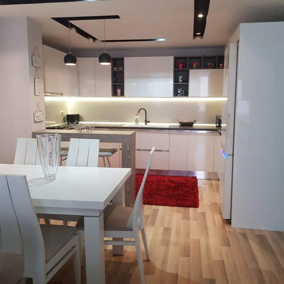 Tirane, jap me qera apartament 2+1+Ballkon Kati 2, 110 m² 1.000 € (mine peza)
