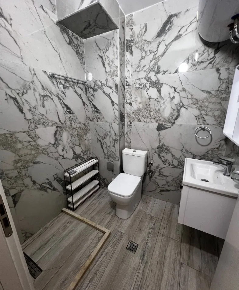 Durres, jepet me qera apartament 1+1+Ballkon , 3.200 € (shkembi i Kavajes)