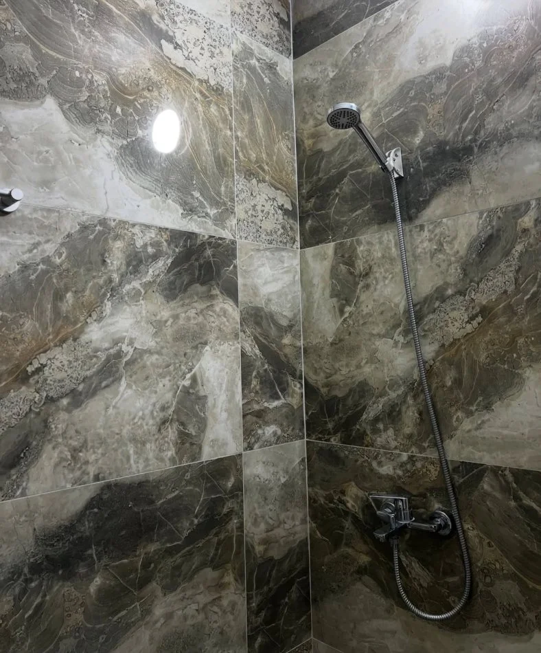 Durres, jepet me qera apartament 1+1+Ballkon , 3.200 € (shkembi i Kavajes)