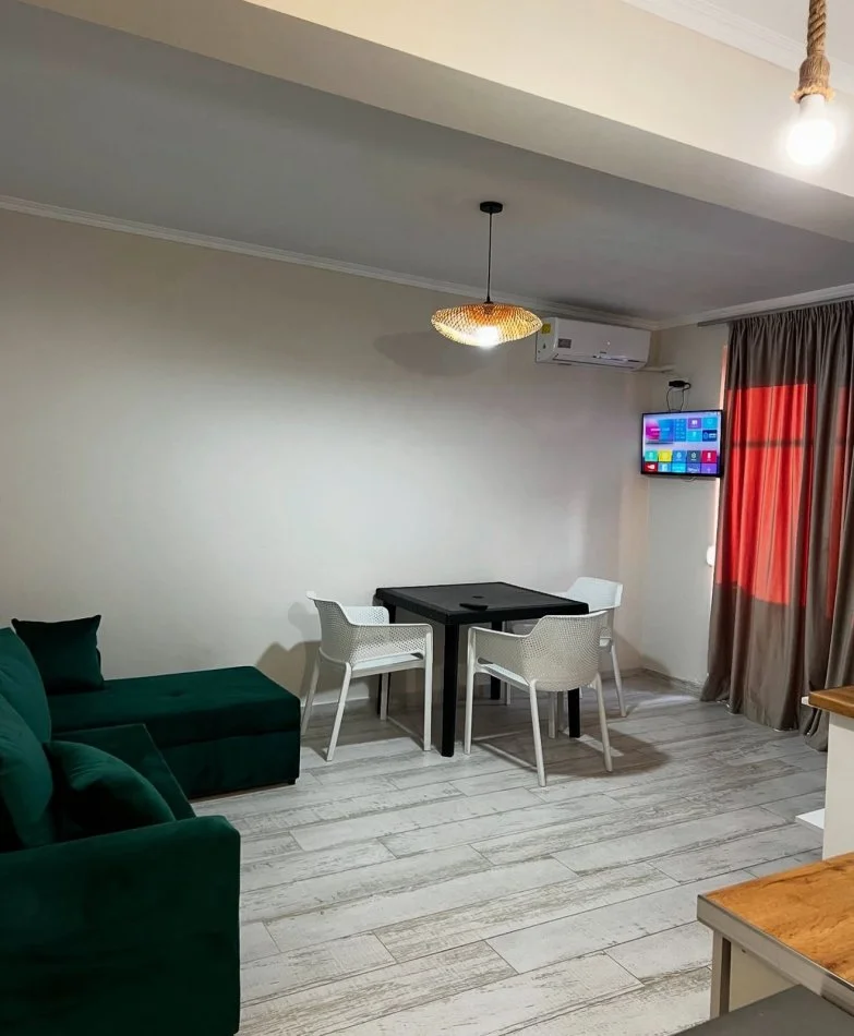 Durres, jepet me qera apartament 1+1+Ballkon , 3.200 € (shkembi i Kavajes)