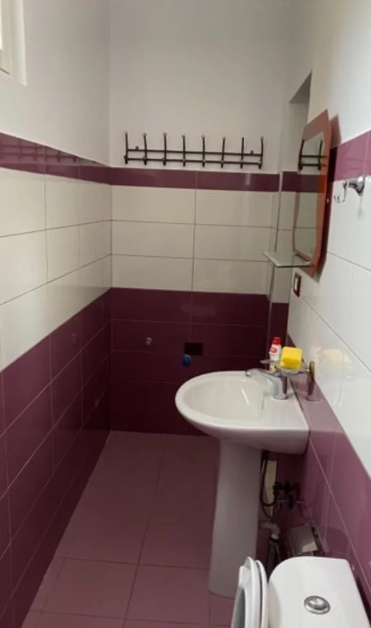 Tirane, jepet me qera magazine Kati 2, 155 m² 800 € (Rruga Beniamin Kruta)