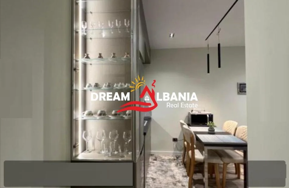 Tirane, jepet me qera apartament 1+1 , 75 m² 800 € (ne Qender prane Piaces)