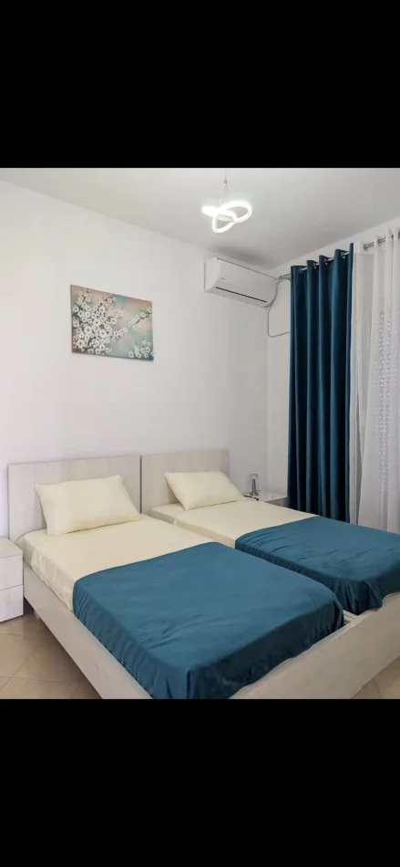 Durres, jepet me qera Vile 3+1+Ballkon , 850 € (kenet)