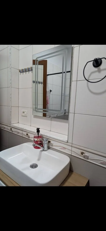 Durres, jepet me qera Vile 3+1+Ballkon , 850 € (kenet)