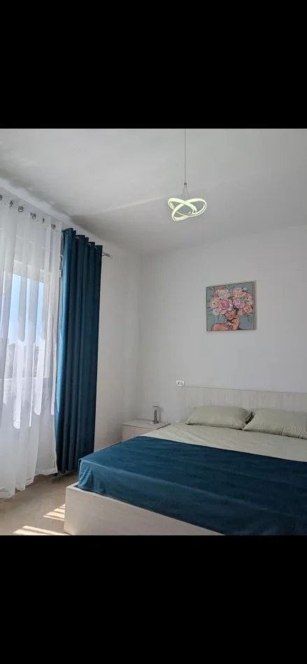 Durres, jepet me qera Vile 3+1+Ballkon , 850 € (kenet)