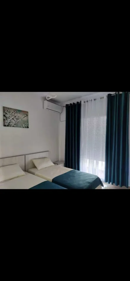 Durres, jepet me qera Vile 3+1+Ballkon , 850 € (kenet)