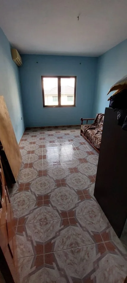 Durres, jepet me qera shtepi 3+1+Ballkon Kati 2, 400 €