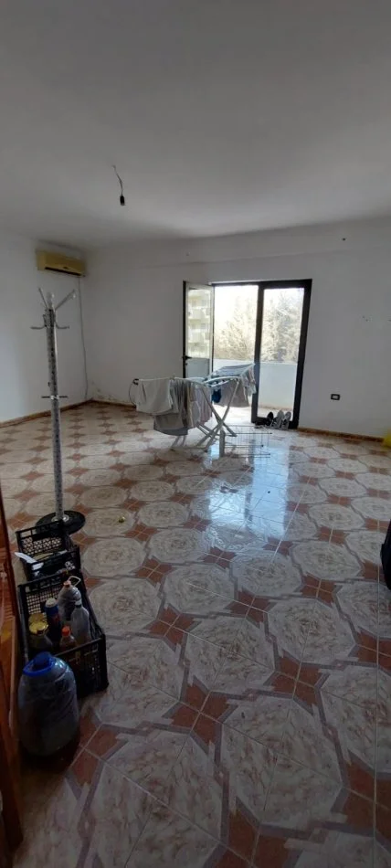 Durres, jepet me qera shtepi 3+1+Ballkon Kati 2, 400 €