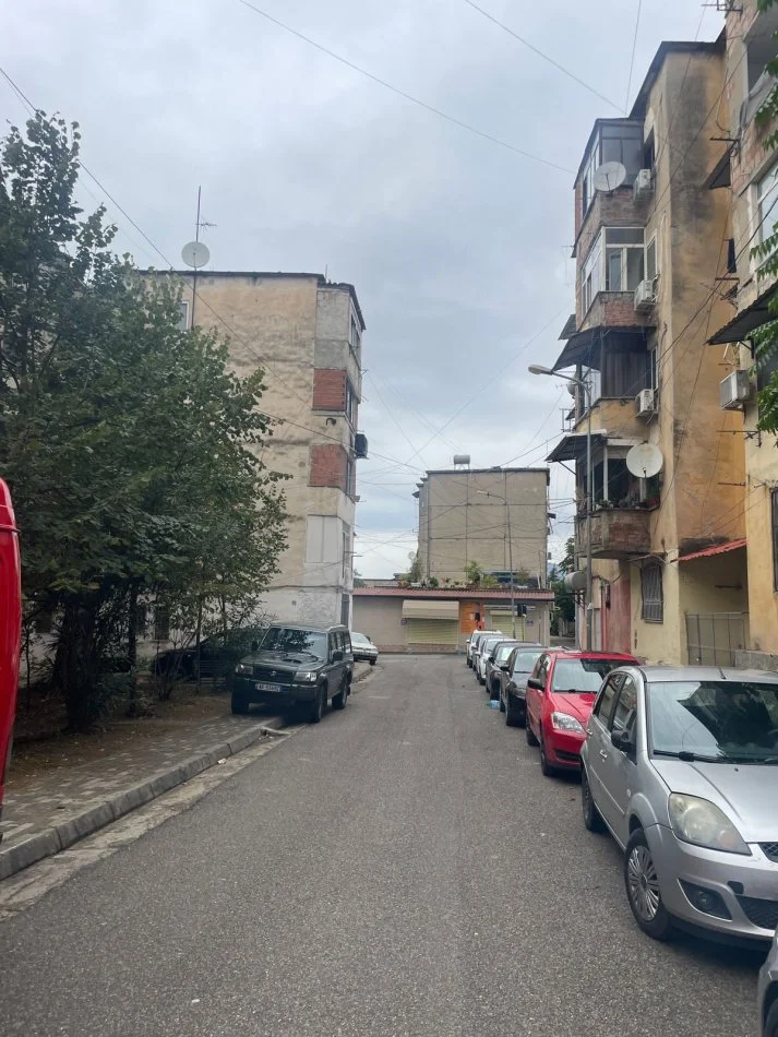 Tirane, jepet me qera apartament 2+1+Aneks Kati 3, 500 € (Rruga Vangjel Capo)