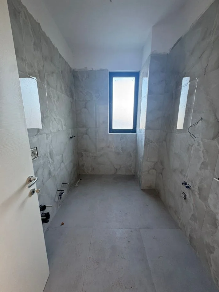 Durres, jepet me qera apartament 2+1+Ballkon Kati 4, 250 € (Ish urt te shkolla pavarsia)