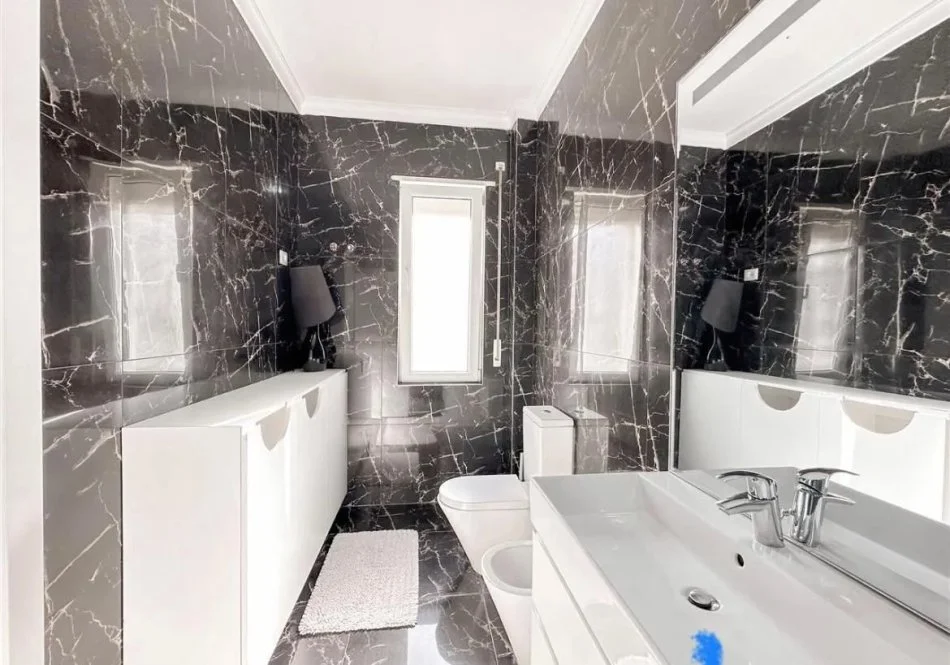 Tirane, shitet apartament 3+1+Ballkon , 123 m² 230.000 € (Kopshti Botanik)