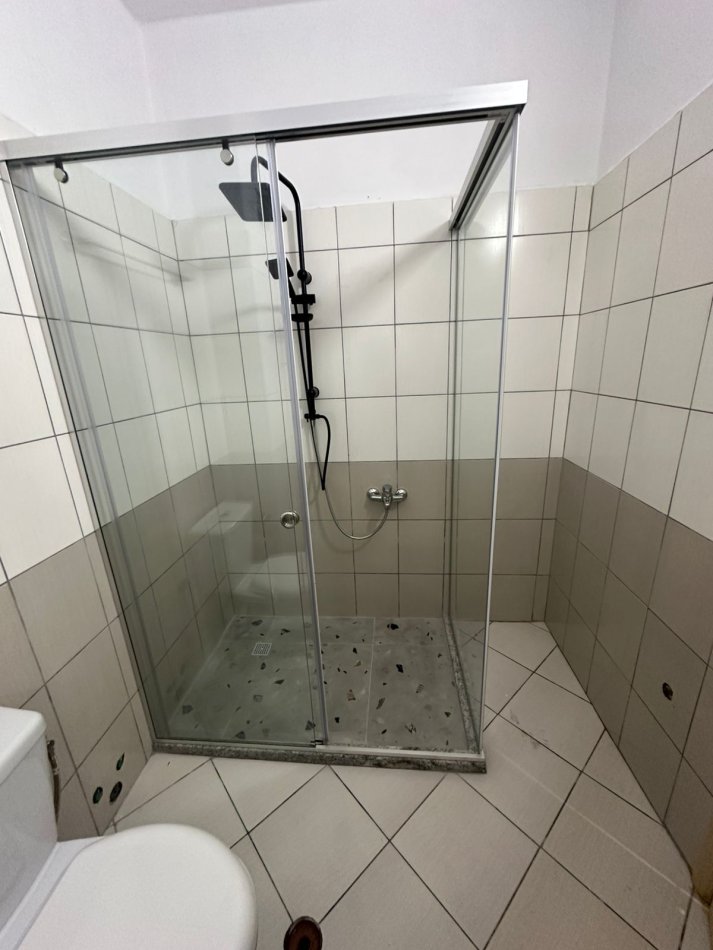 Tirane, shitet apartament 1+1+Ballkon Kati 5, 72 m² 145.000 € (Kodra e Diellit, Bill Klinton)