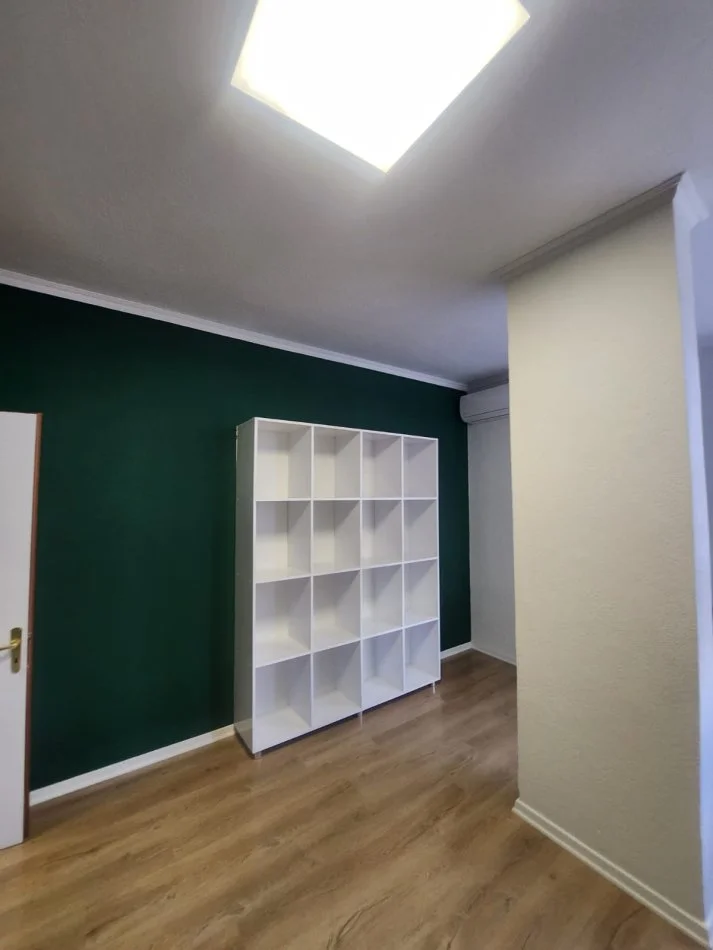 Tirane, jepet me qera zyre Kati 4, 73 m² 800 € (Sheshi willson)