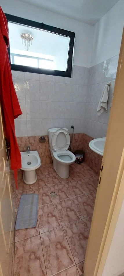 Durres, jepet me qera apartament 2+1+Ballkon Kati 5, 136 m² 600 € (Vollga)
