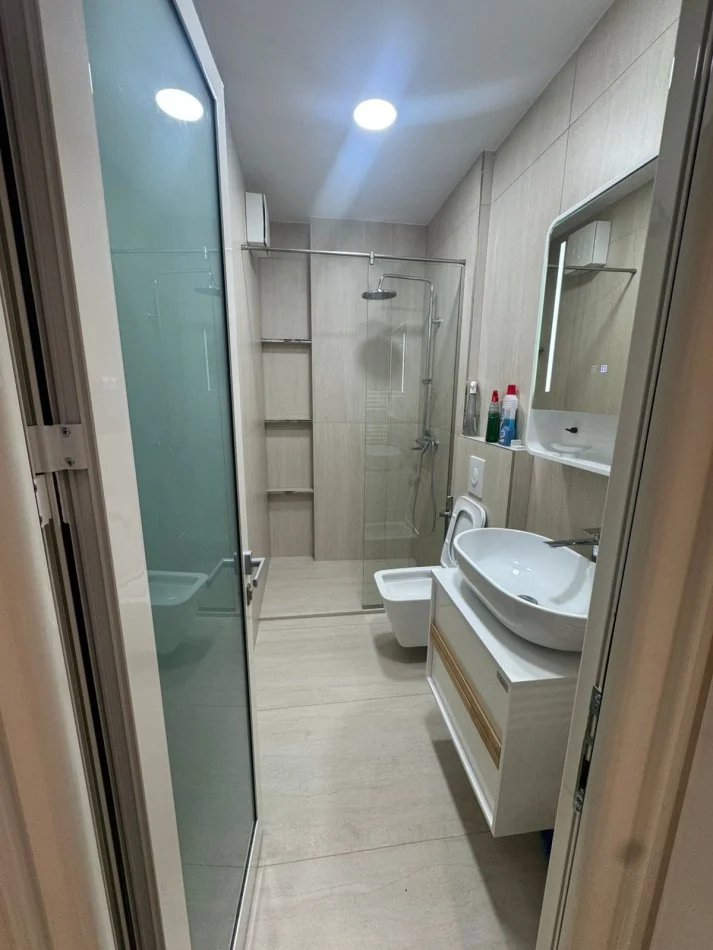 Tirane, jepet me qera apartament 1+1 Kati 2, 60 m² 700 € (Komuna e parisit)