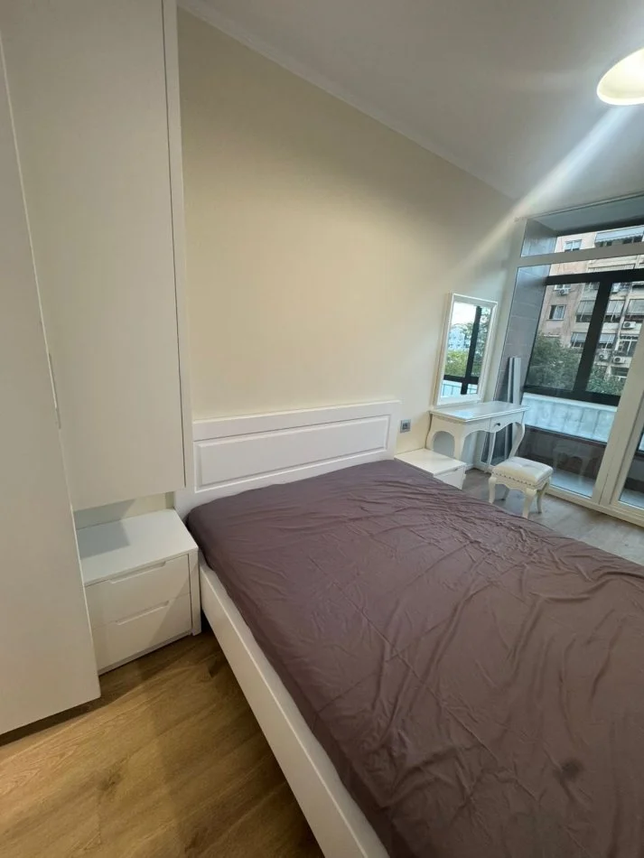 Tirane, jepet me qera apartament 1+1 Kati 2, 60 m² 700 € (Komuna e parisit)