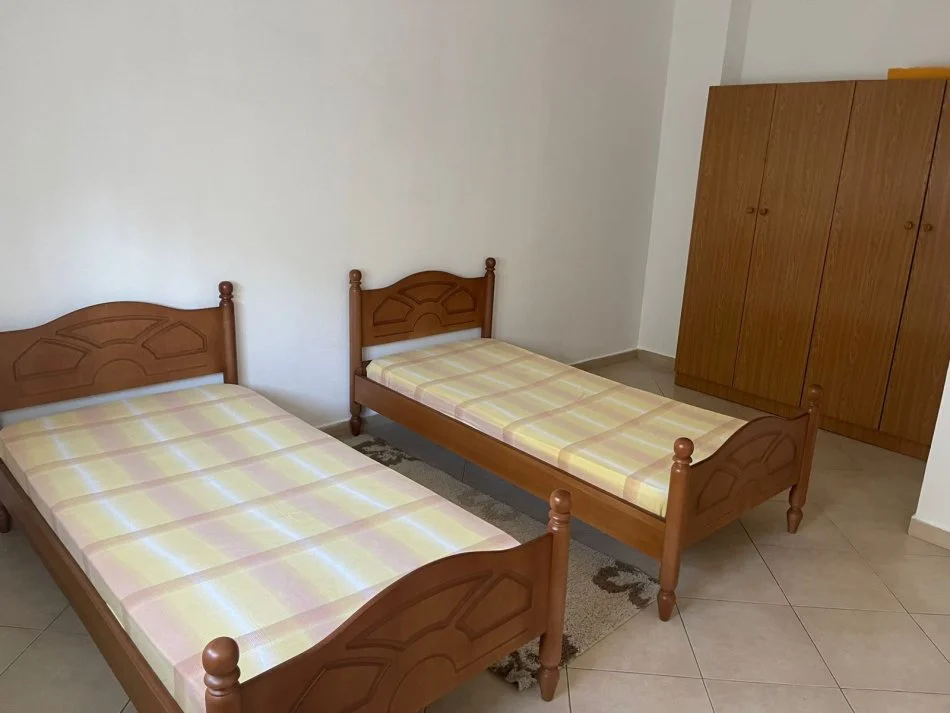 Tirane, jepet me qera apartament 2+1+Ballkon Kati 2, 85 m² 450 € (selita e vjeter)