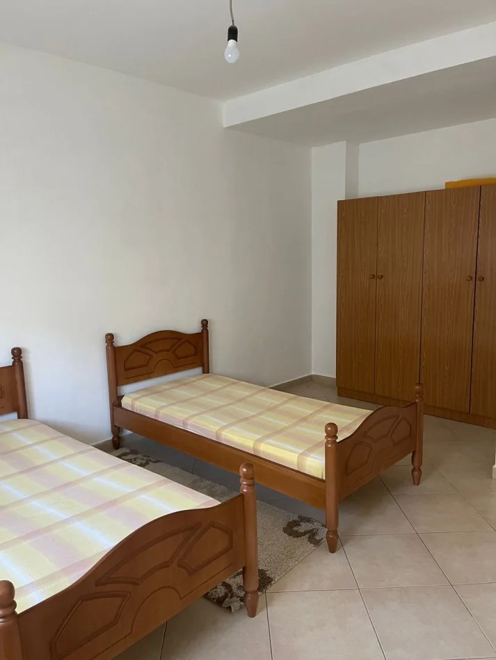 Tirane, jepet me qera apartament 2+1+Ballkon Kati 2, 85 m² 450 € (selita e vjeter)