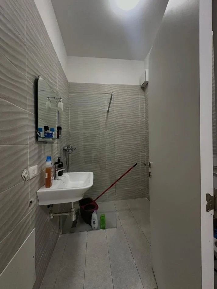 Tirane, shitet apartament 1+1+Ballkon , 73 m² 197.000 € (Square21)