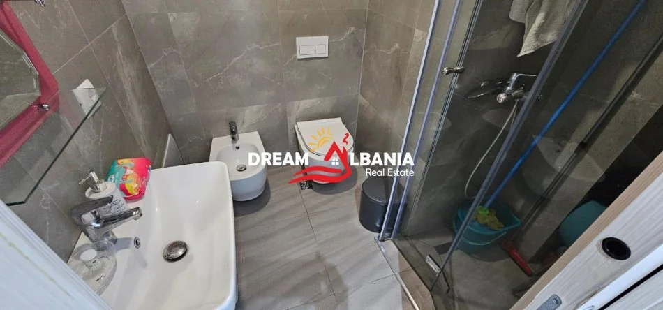Tirane, jepet me qera apartament 1+1 Kati 2, 65 m² 550 € (tek Rruga e Kosovarve afer Liqenit Artificial)
