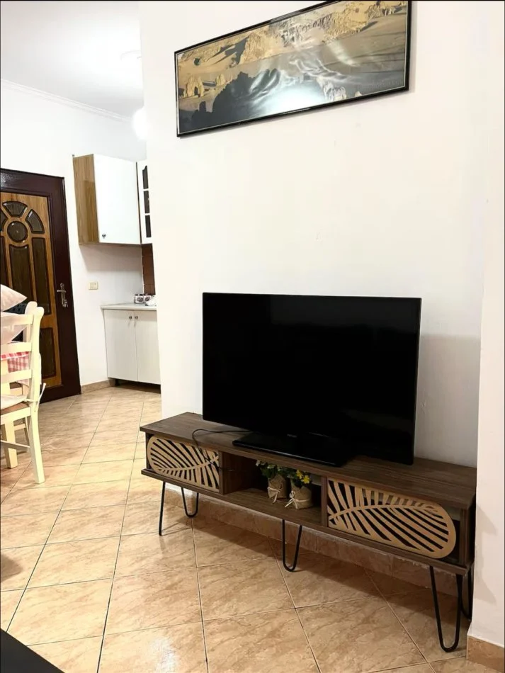 Durres, jepet me qera apartament 1+1+Ballkon Kati 3, 450 € (plazh)