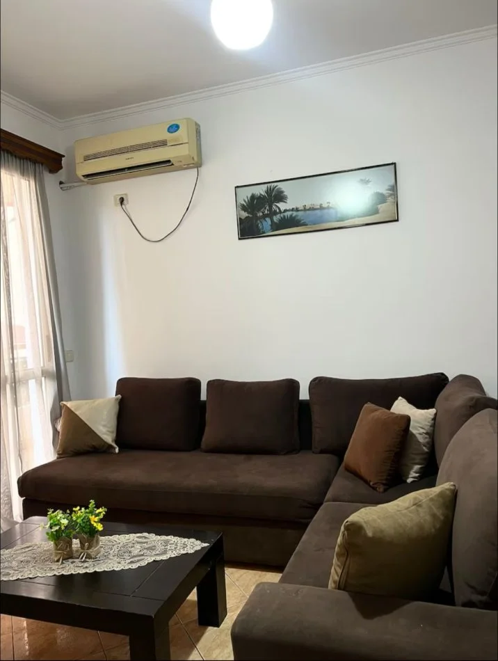 Durres, jepet me qera apartament 1+1+Ballkon Kati 3, 450 € (plazh)