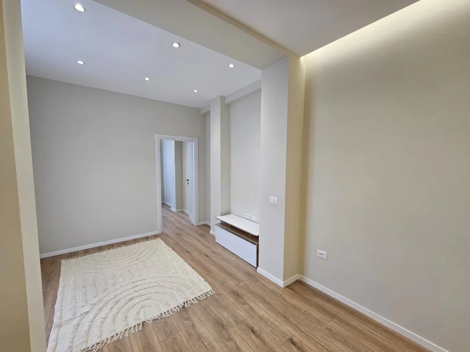 Tirane, shitet apartament 1+1+Aneks+Ballkon Kati 3, 41 m² 122.000 € (Rruga Myslym Shyri)