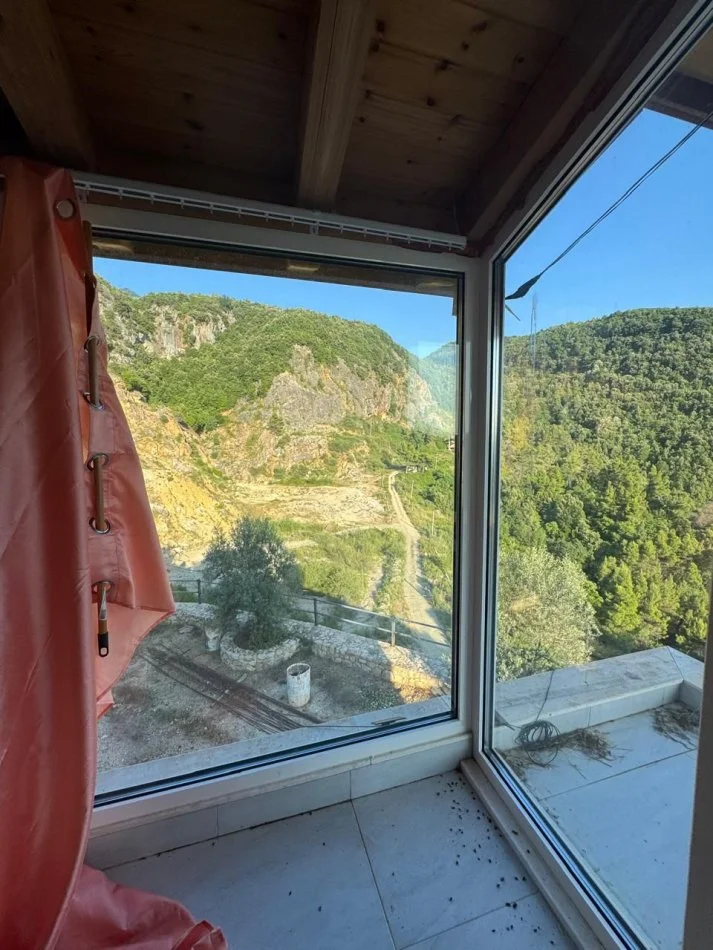 Tirane, shitet Vile 3 Katshe , 228 m² 600.000 € (Surrel)