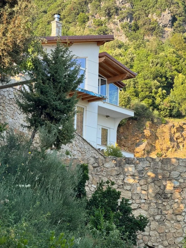 Tirane, shitet Vile 3 Katshe , 228 m² 600.000 € (Surrel)