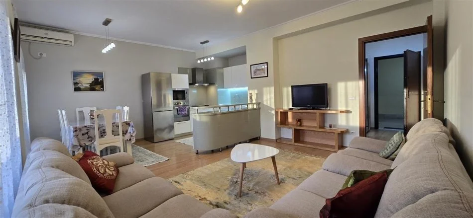 Tirane, jap me qera apartament 2+1+Ballkon Kati 7, 115 m² 750 € (pazari i ri)