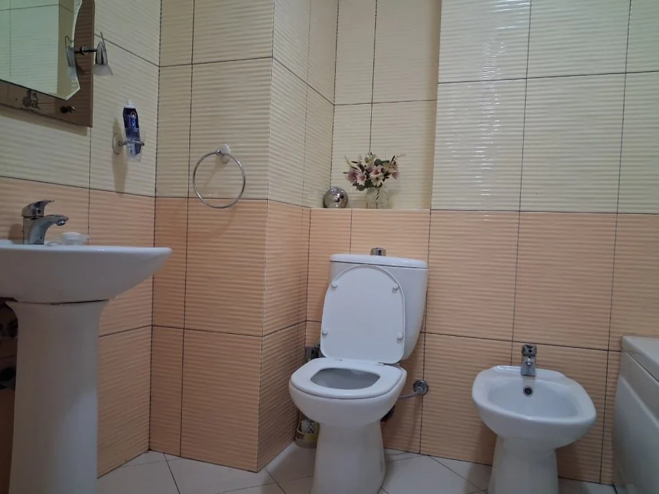 Tirane, jap me qera apartament 2+1+Ballkon Kati 4, 70 m² 830 € (afer 15 kateshit)
